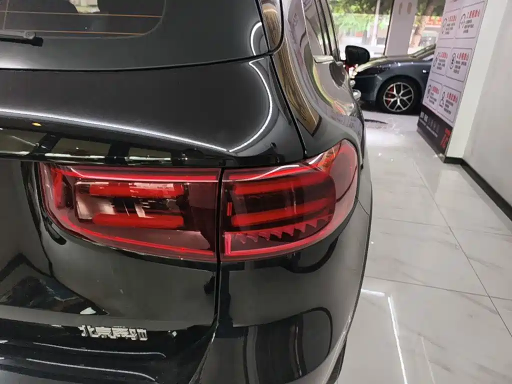 Mercedes-Benz GLB — миниатюра 8