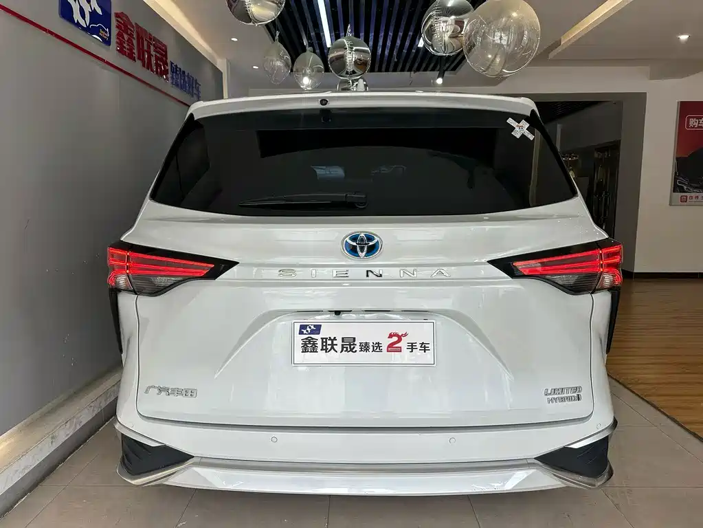Toyota Sienna — миниатюра 9