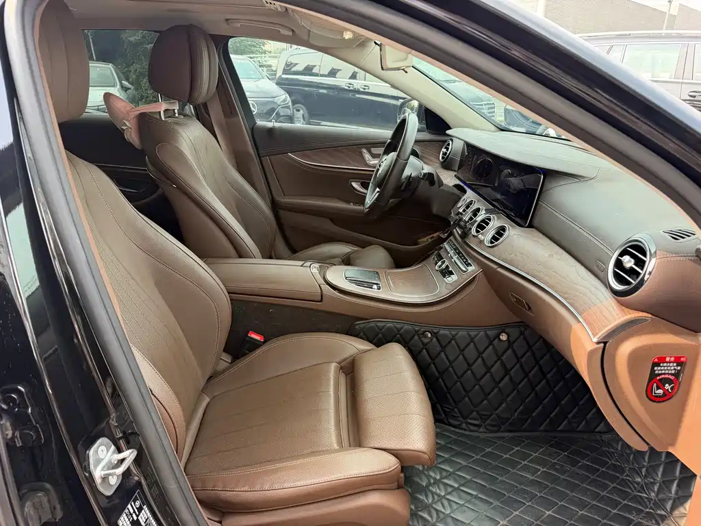Mercedes-Benz E-Class — миниатюра 9