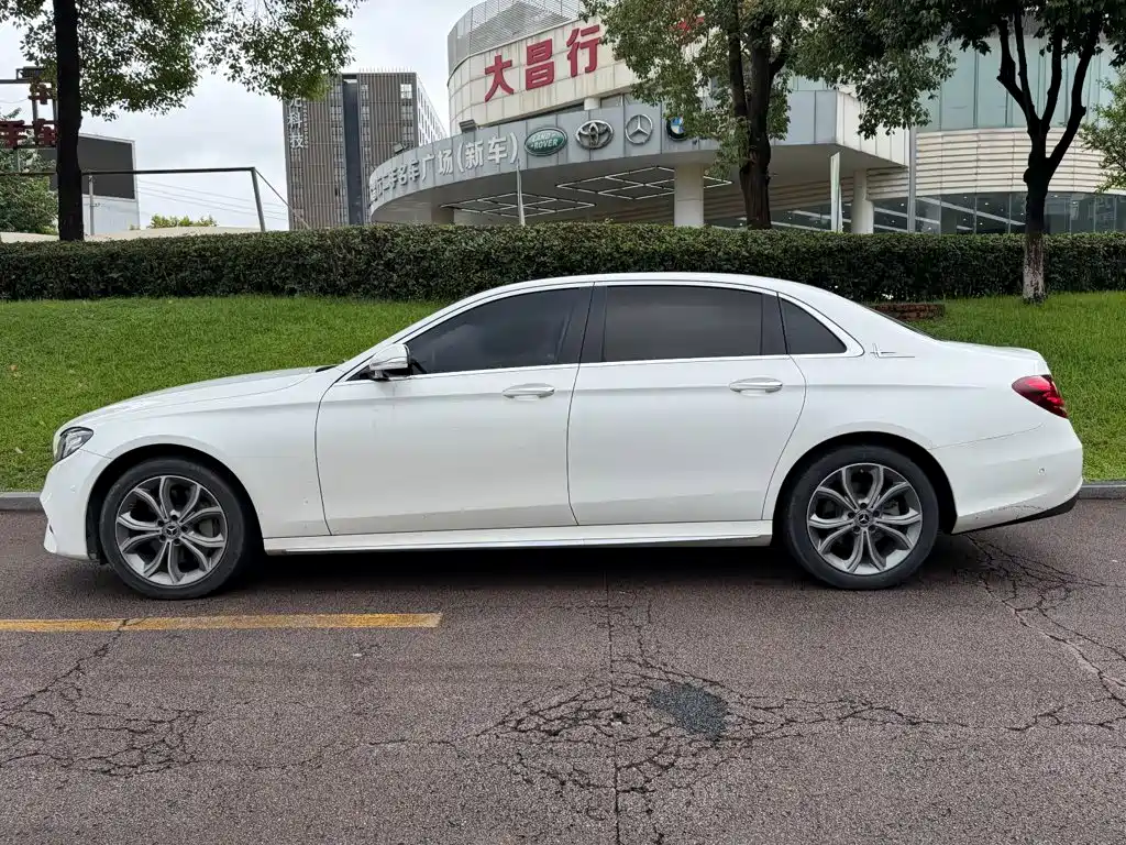 Mercedes-Benz E-Class — миниатюра 3