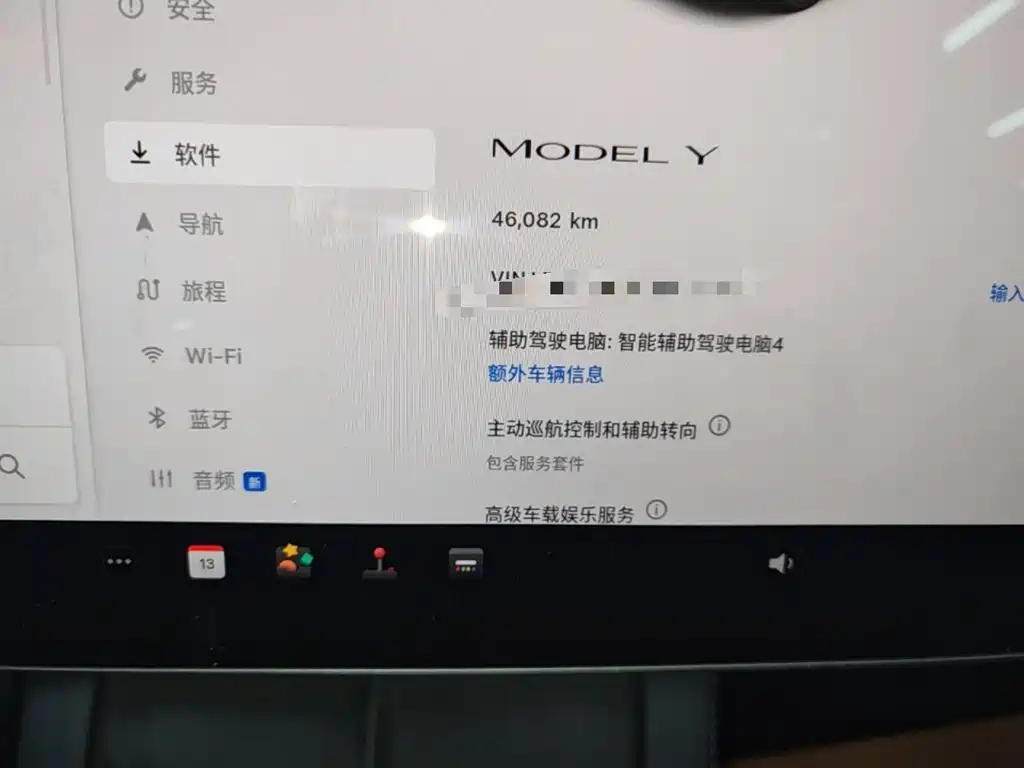 Tesla Model Y — миниатюра 12