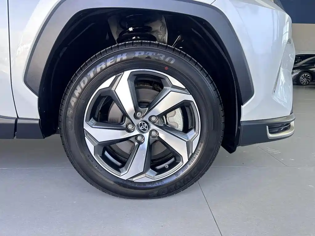 Toyota RAV4 Prime — миниатюра 16