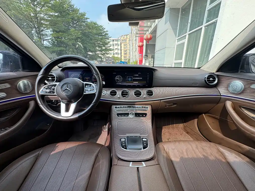 Mercedes-Benz E-Class — миниатюра 9