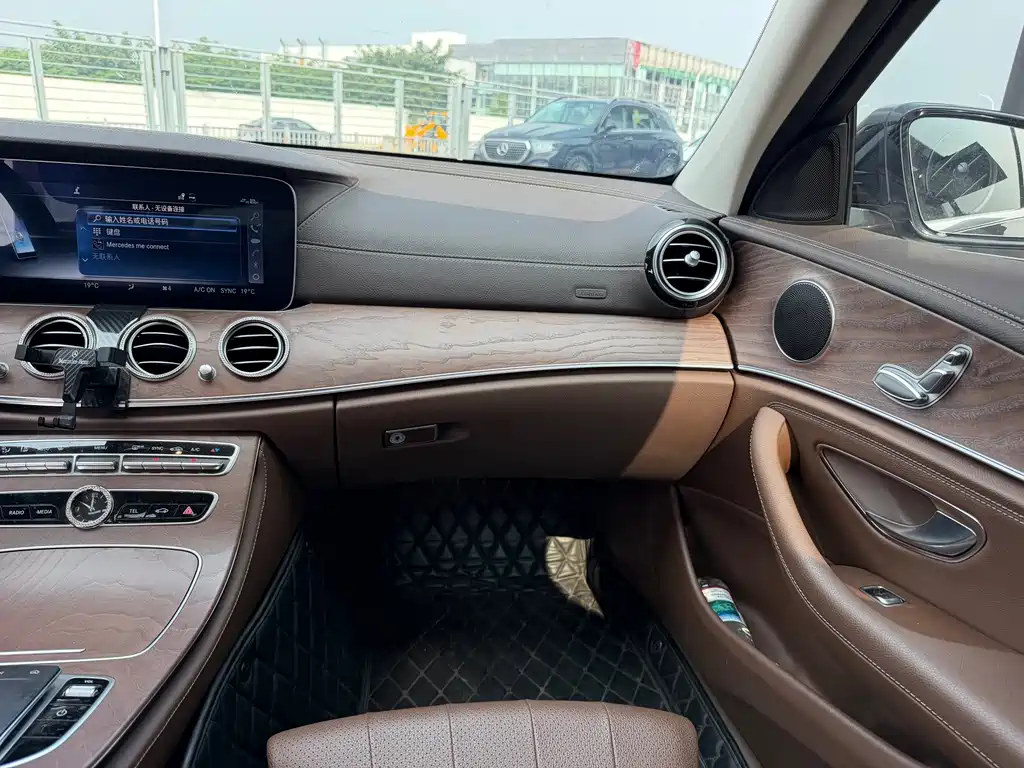 Mercedes-Benz E-Class — миниатюра 15