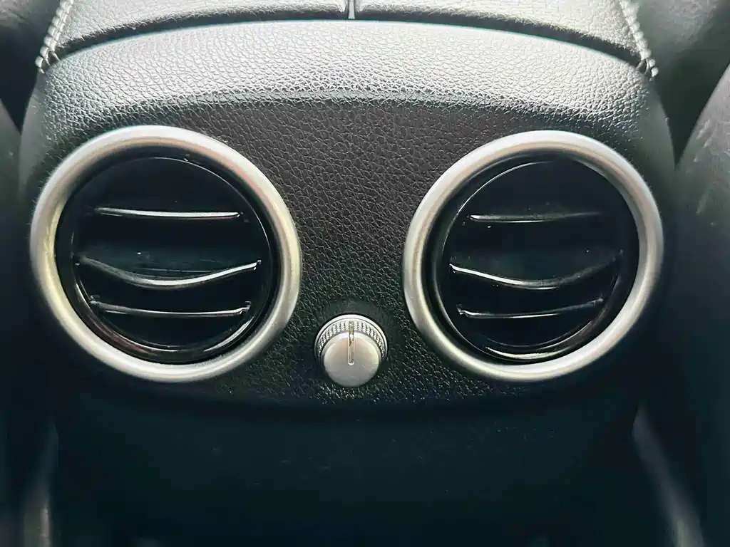 Mercedes-Benz C-Class — миниатюра 16
