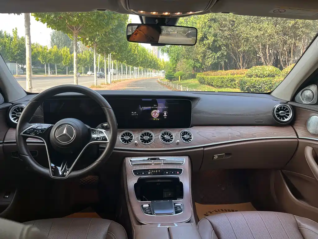 Mercedes-Benz E-Class — миниатюра 9