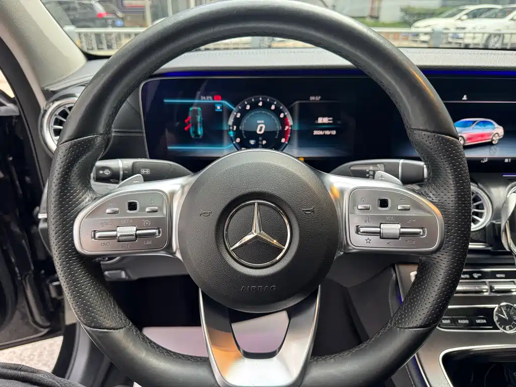 Mercedes-Benz E-Class — миниатюра 6