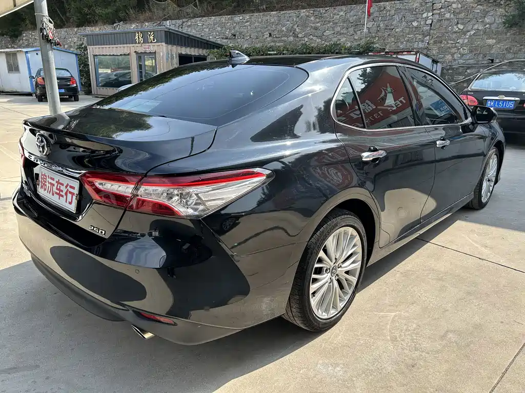 Toyota Camry — миниатюра 7