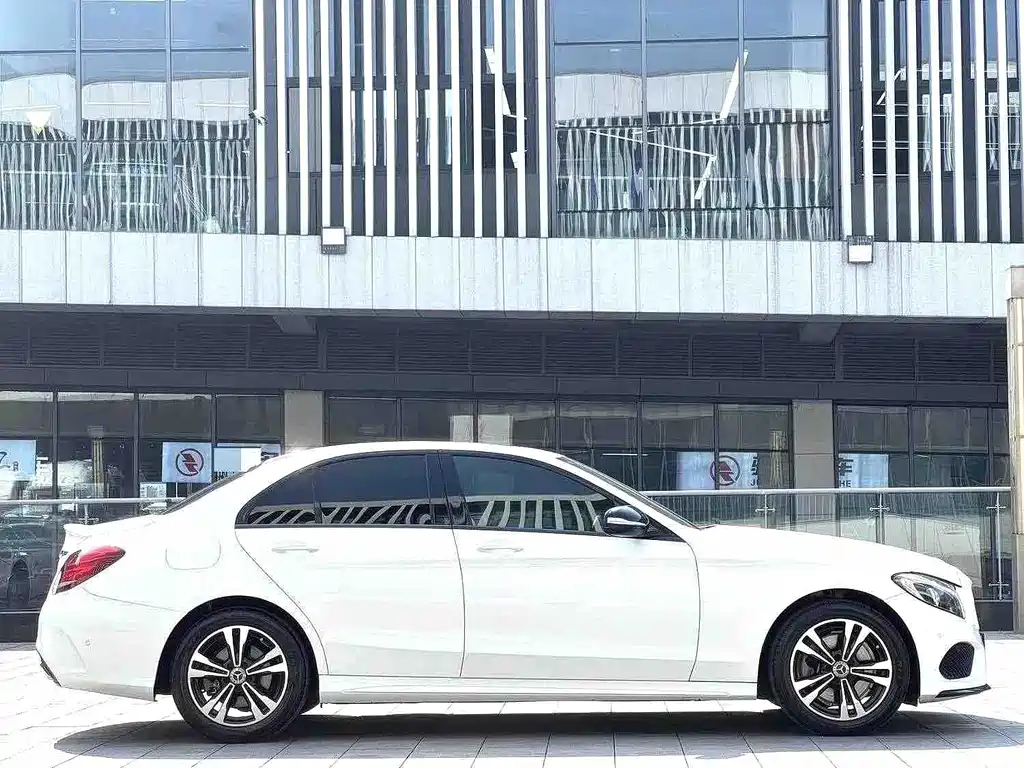 Mercedes-Benz C-Class — миниатюра 5