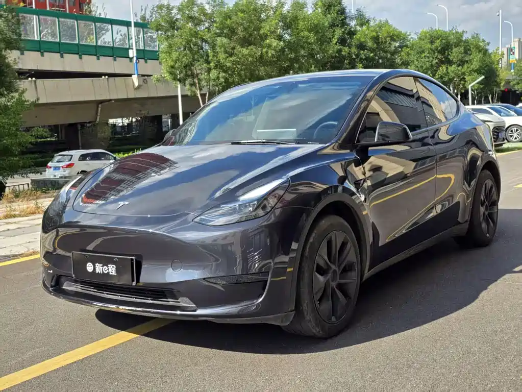 2024 Tesla Model Y - zdjęcie 1 z 9
