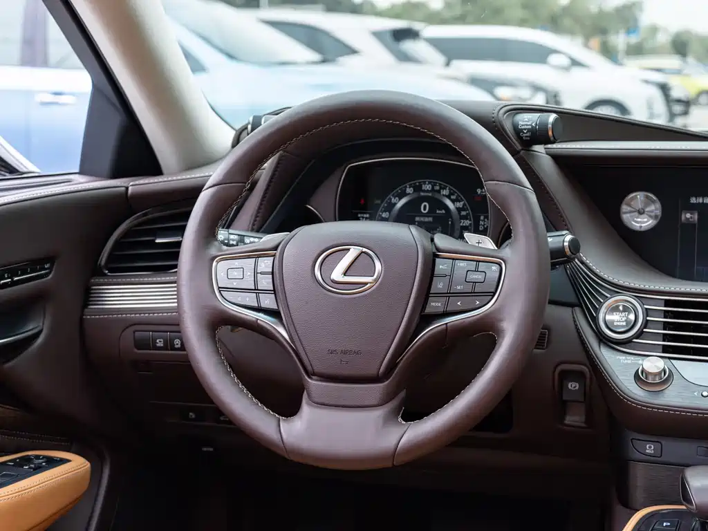 Lexus LS — миниатюра 14