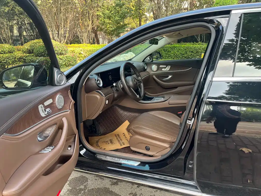 Mercedes-Benz E-Class — миниатюра 4