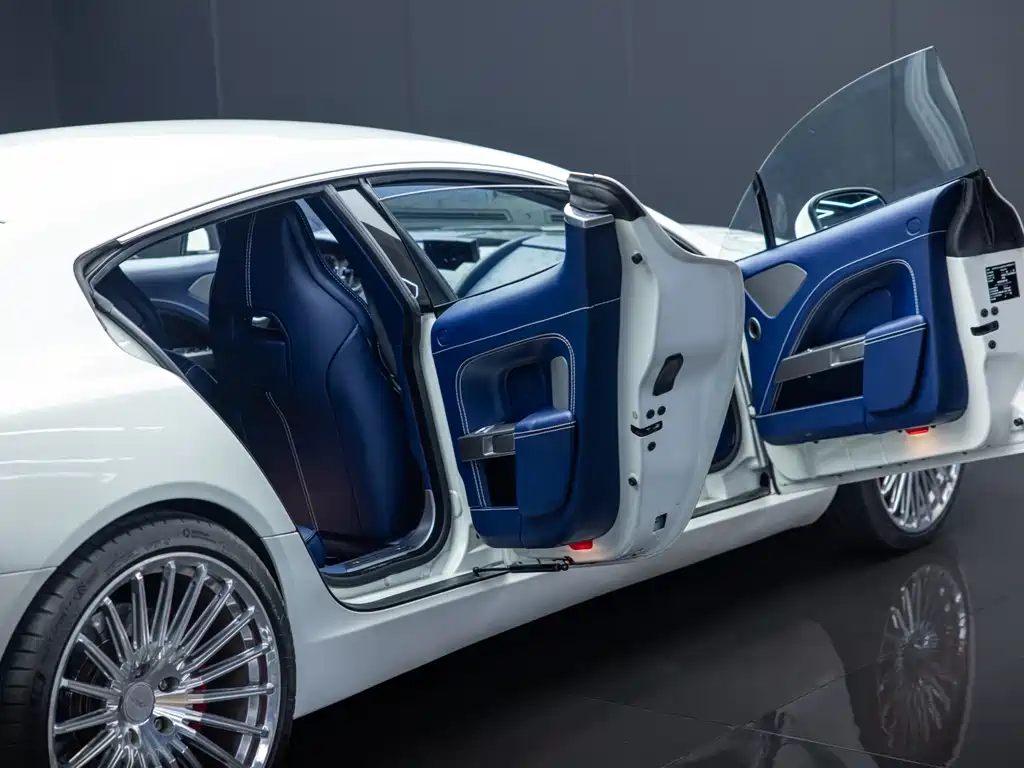 Aston Martin Rapide — миниатюра 40