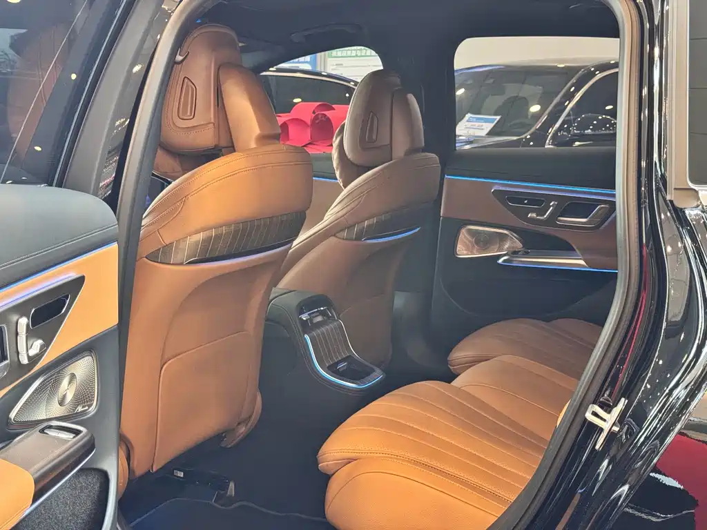 Mercedes-Benz E-Class — миниатюра 11