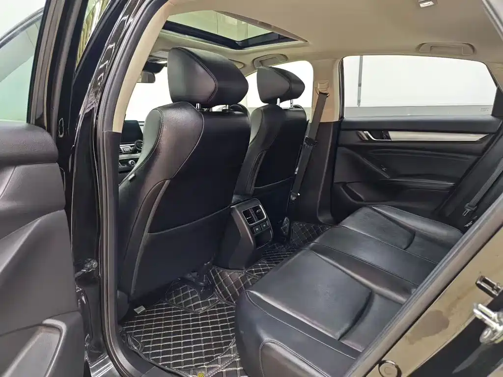 Honda Accord — миниатюра 9