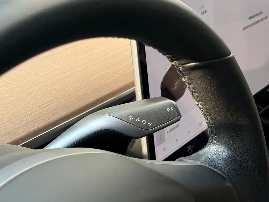 Tesla Model 3 — миниатюра 7