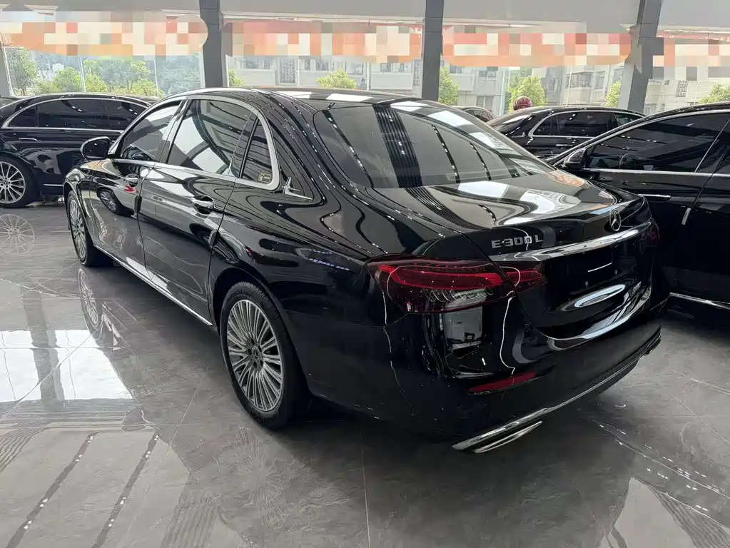 Mercedes-Benz E-Class — миниатюра 9