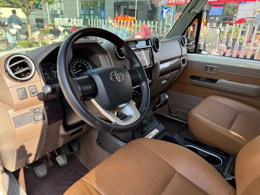 Toyota Land Cruiser — миниатюра 7