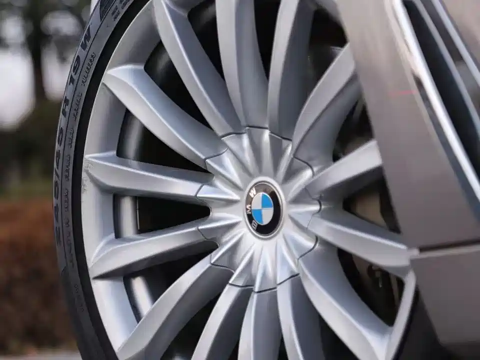 BMW 7 Series 7 2016 740Li Lead