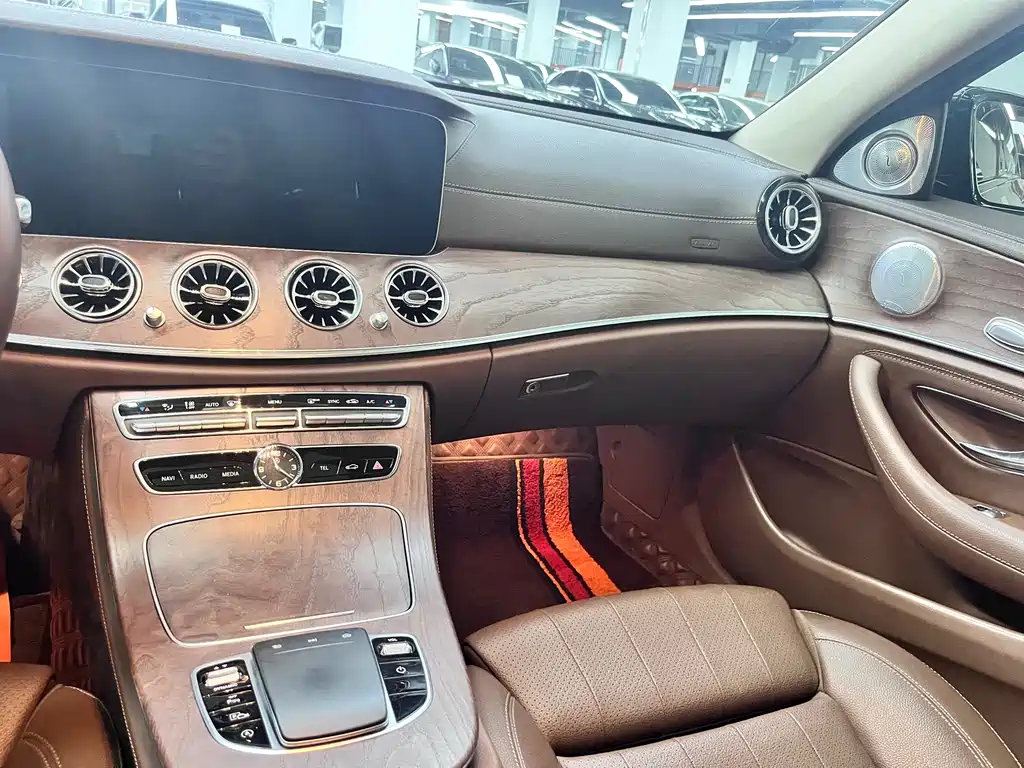Mercedes-Benz E-Class — миниатюра 6