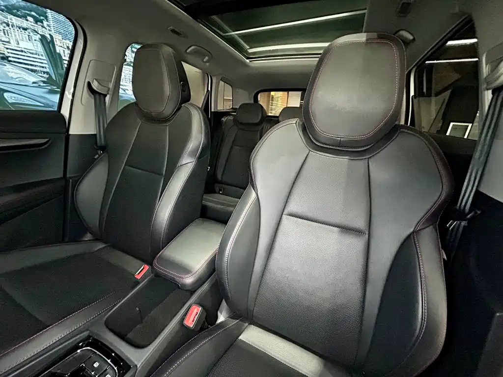 Skoda Karoq TSI280 Premium Edition, фото 10