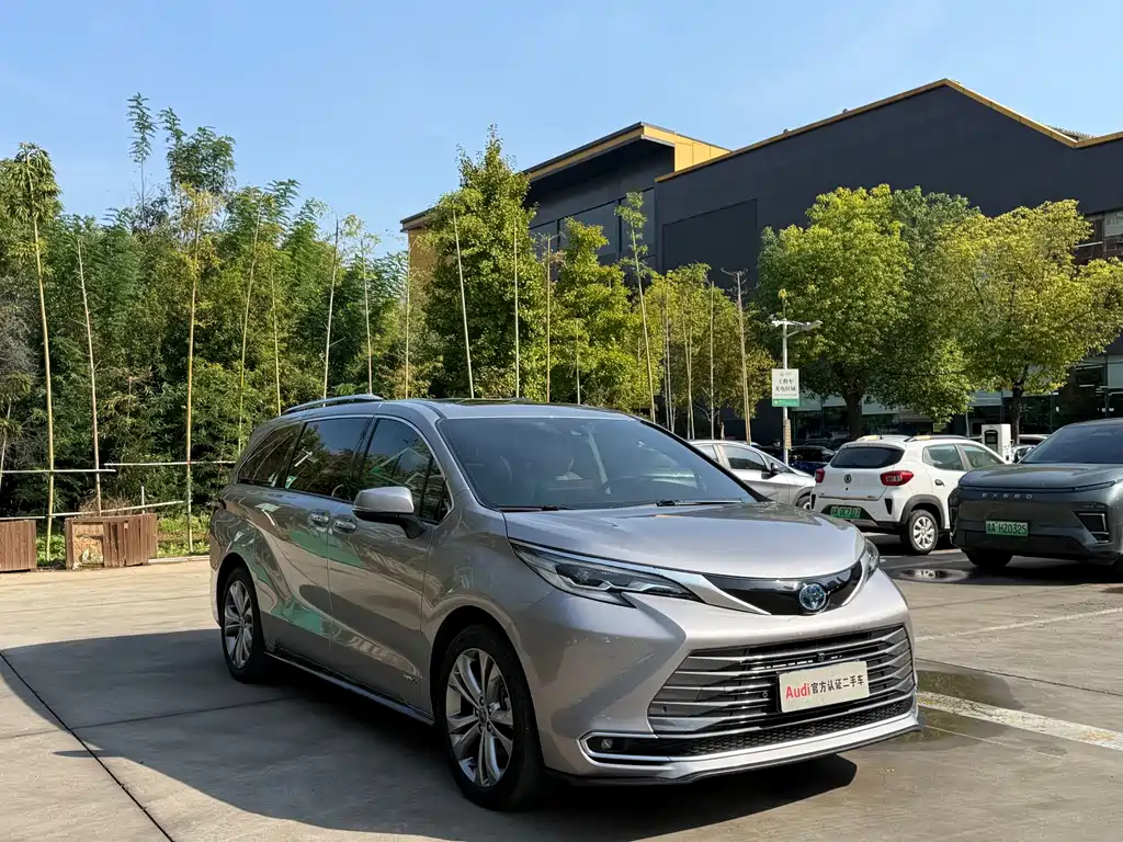 Toyota Sienna — миниатюра 3