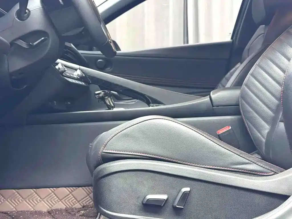 Hyundai Elantra — миниатюра 4
