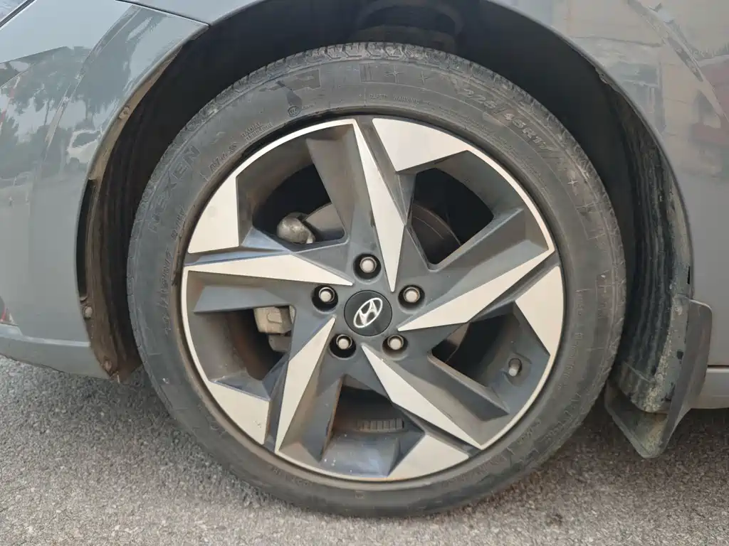 Hyundai Elantra — миниатюра 9