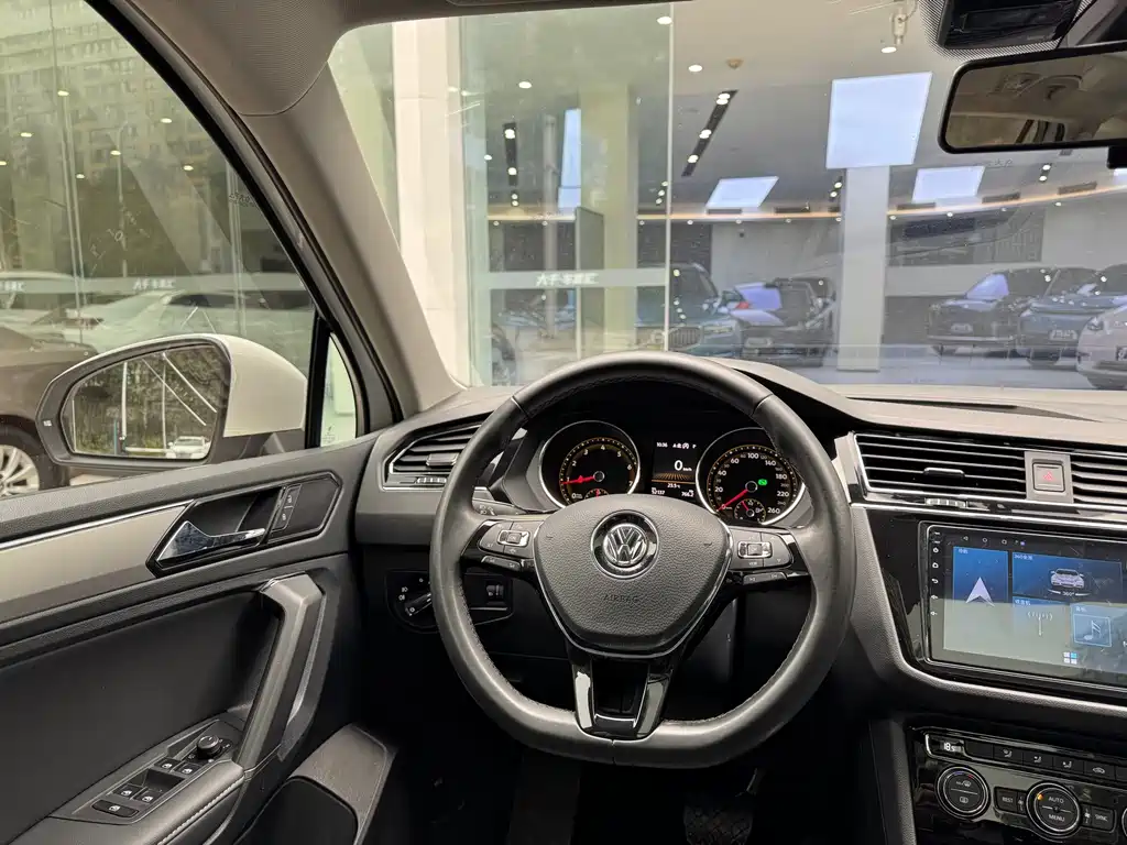 Volkswagen Tiguan L — миниатюра 13