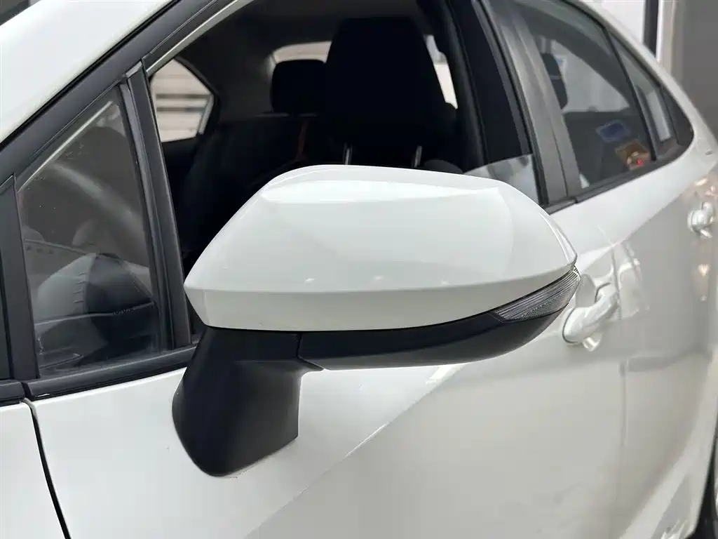 Toyota Corolla 2023 Белый из Китая, фото 2