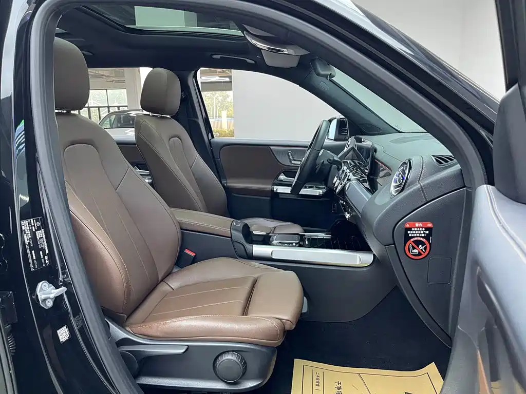 Mercedes-Benz GLB — миниатюра 18