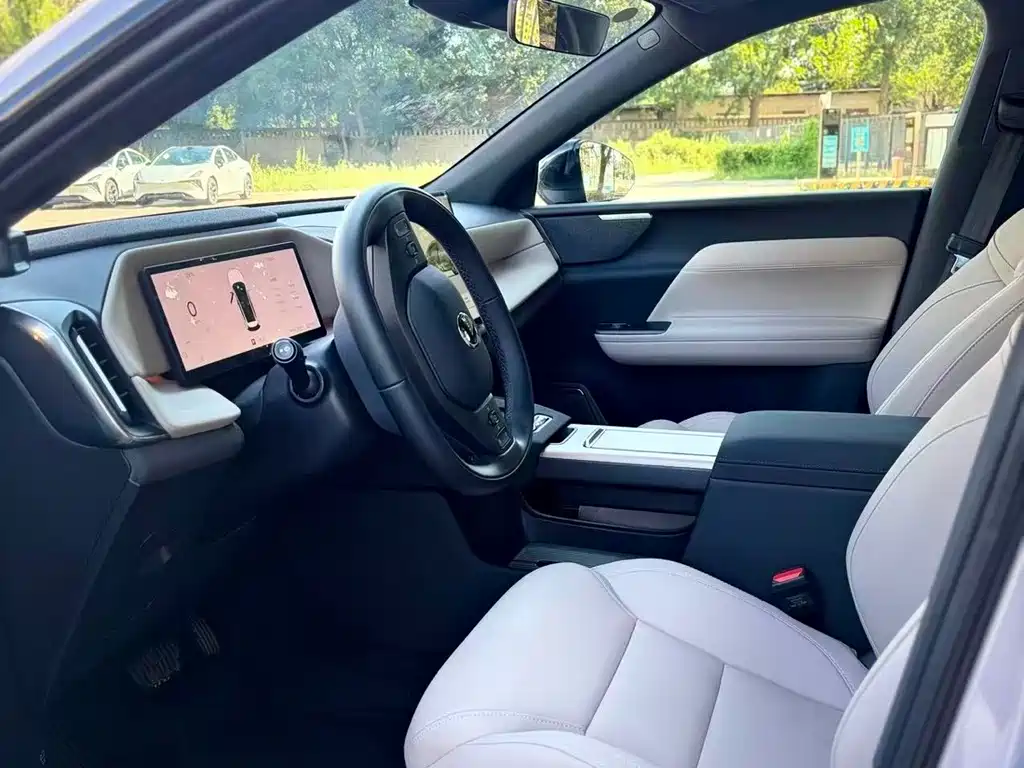 Volvo XC70 PHEV — миниатюра 5
