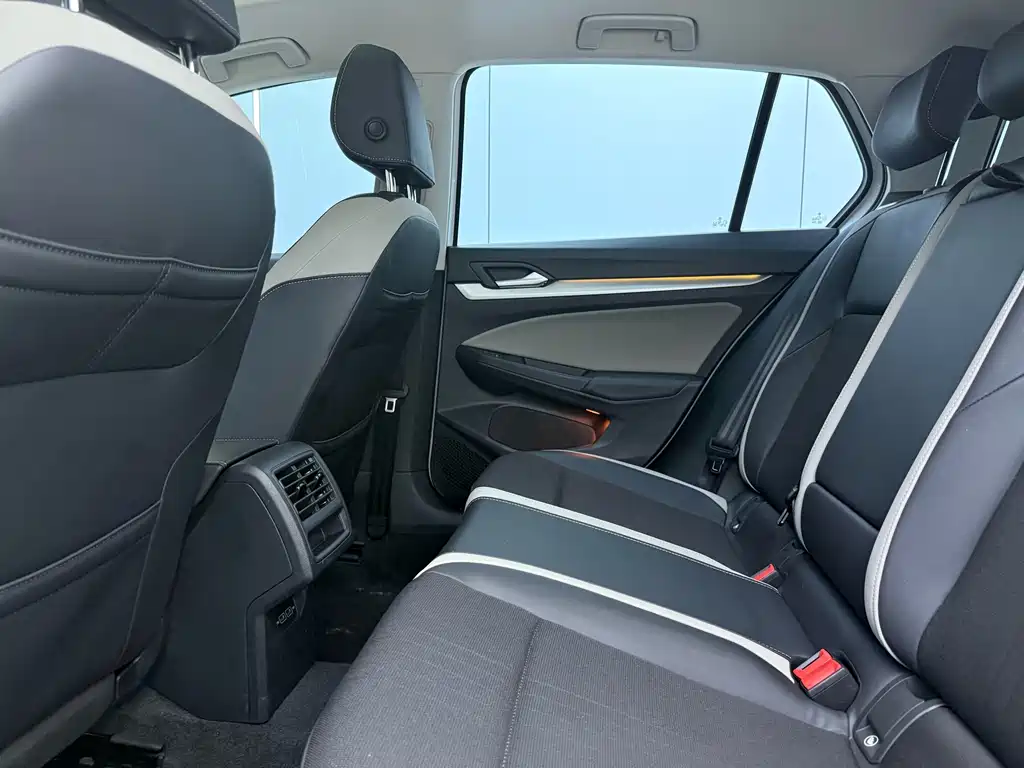 Volkswagen Golf — миниатюра 10