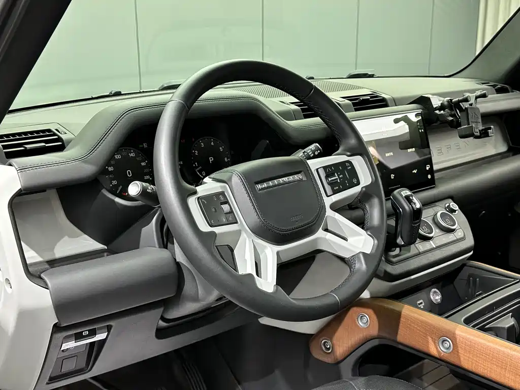 Land Rover Defender — миниатюра 13