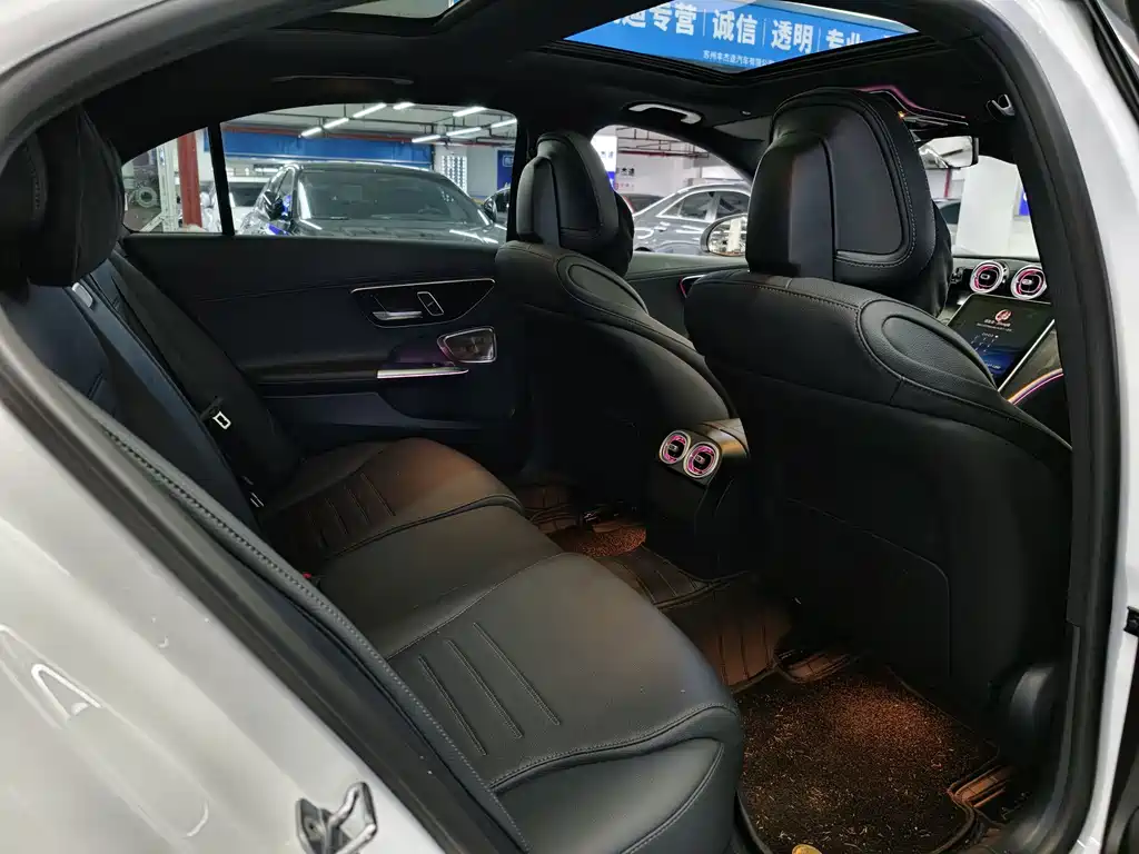 Mercedes-Benz C-Class — миниатюра 7