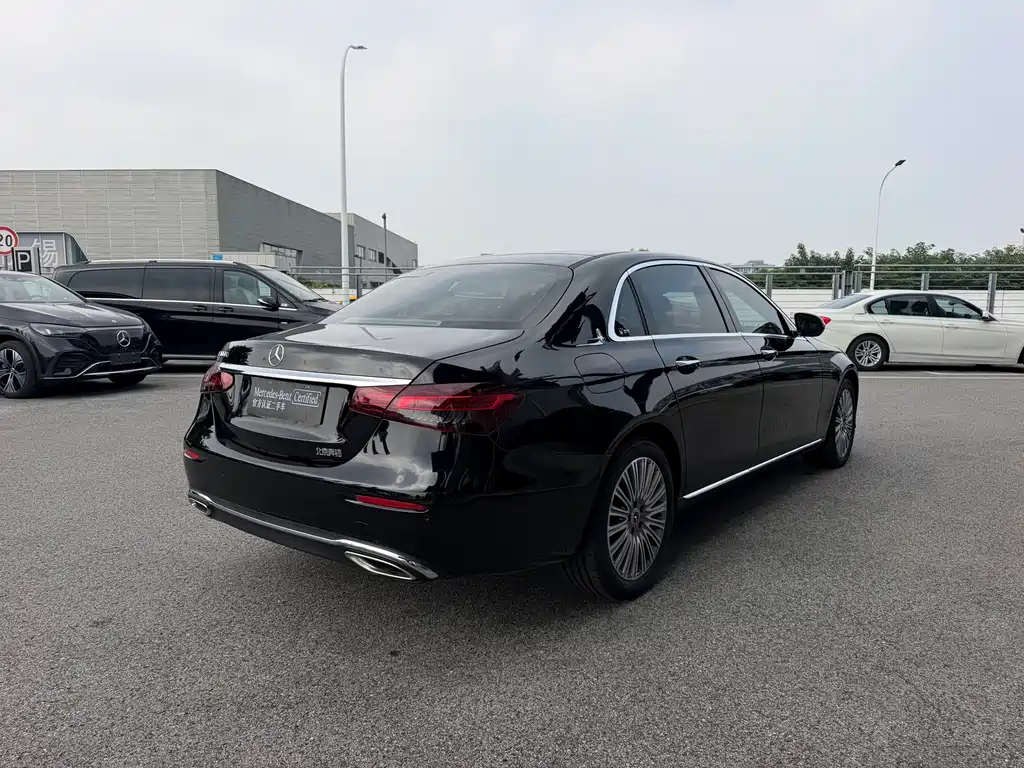 Mercedes-Benz E-Class — миниатюра 18