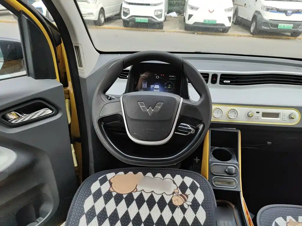 Wuling MINIEV — миниатюра 11