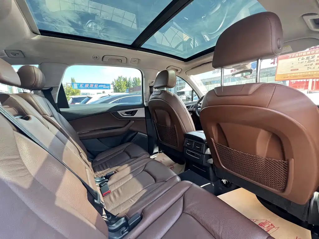 Audi Q7 — миниатюра 9