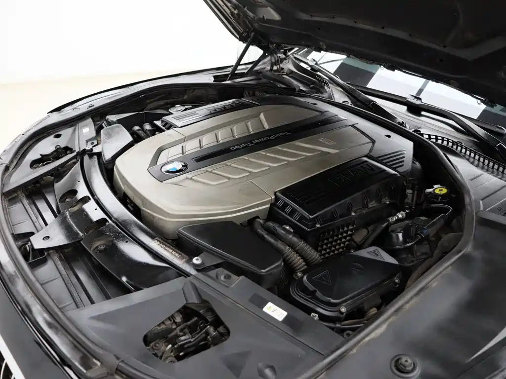 BMW 7 Series — миниатюра 27