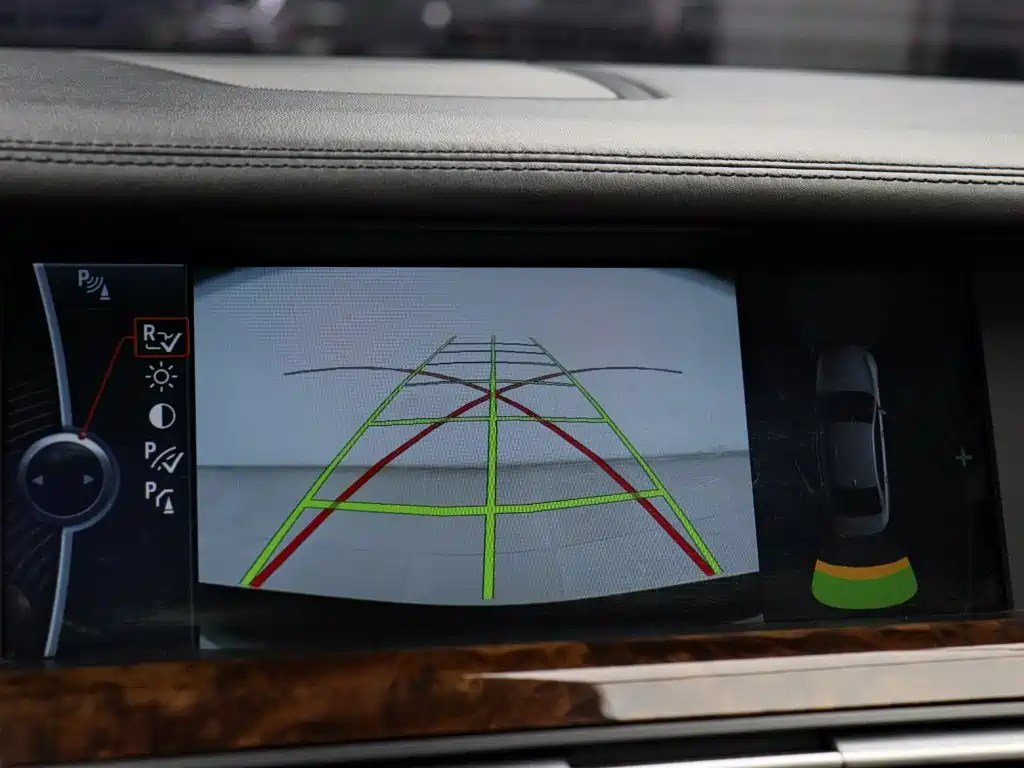 BMW 7 Series — миниатюра 33