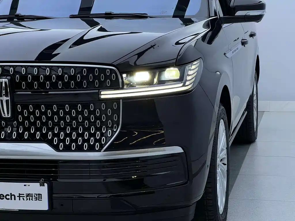 Lincoln Navigator — миниатюра 3