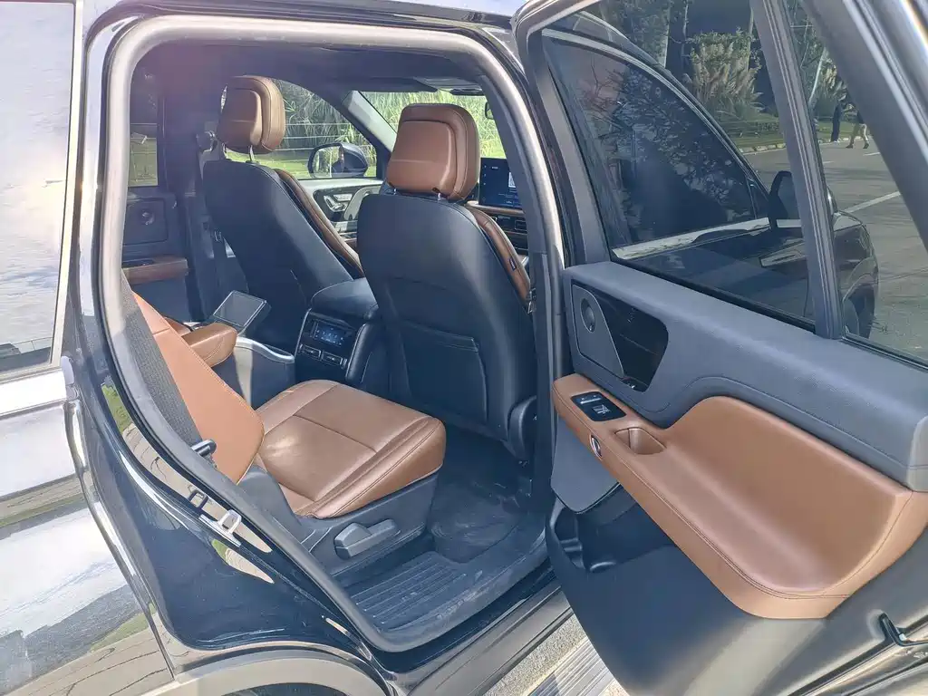 Lincoln Aviator — миниатюра 6