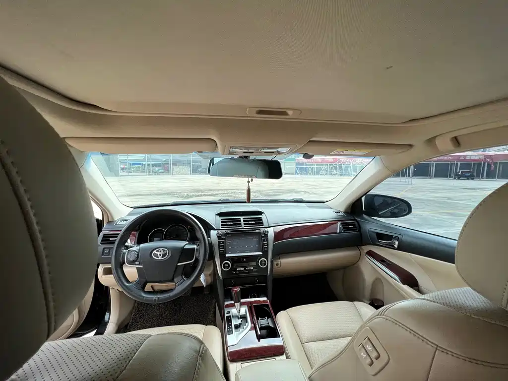 Toyota Camry — миниатюра 10