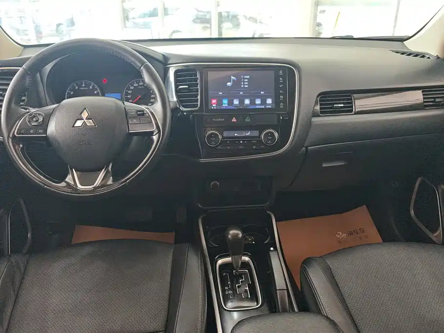 MITSUBISHI OUTLANDER