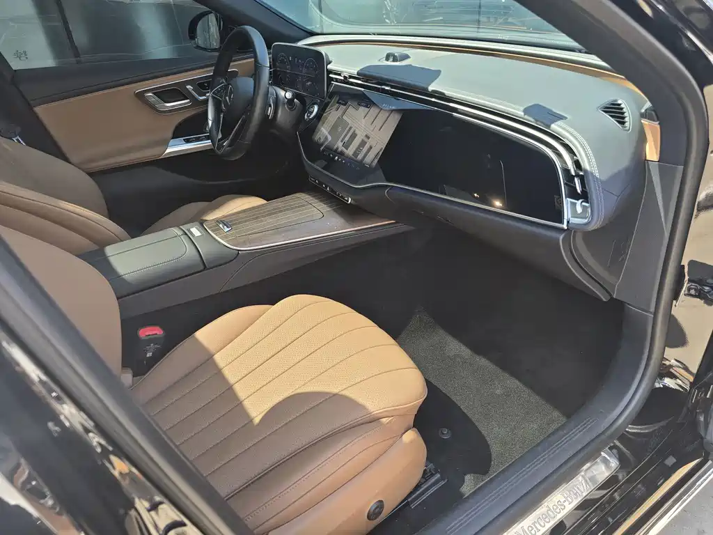 Mercedes-Benz E-Class — миниатюра 16