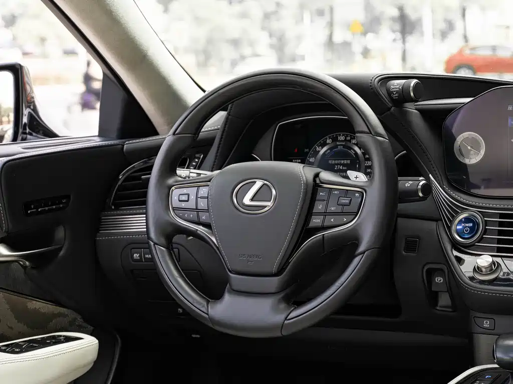 Lexus LS — миниатюра 14