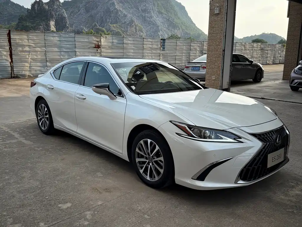 LEXUS  ES