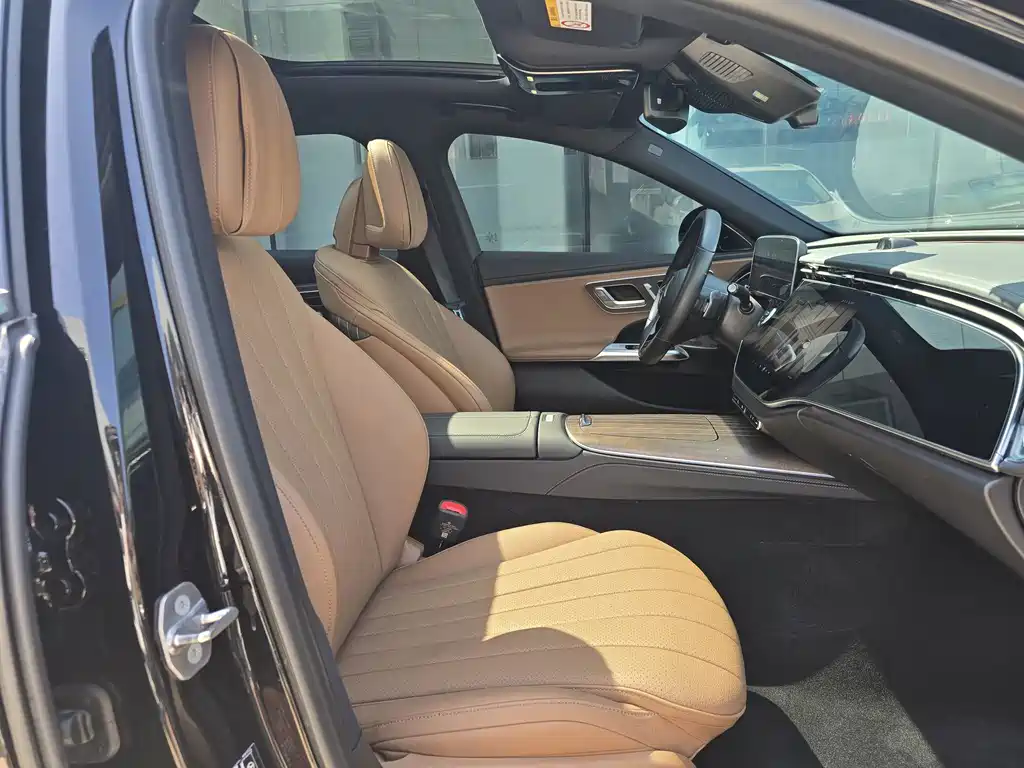 Mercedes-Benz E-Class — миниатюра 17