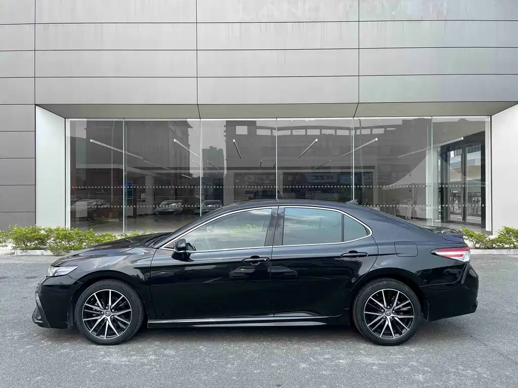 Toyota Camry — миниатюра 10