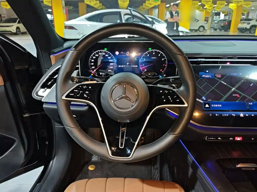 Mercedes-Benz E-Class — миниатюра 11